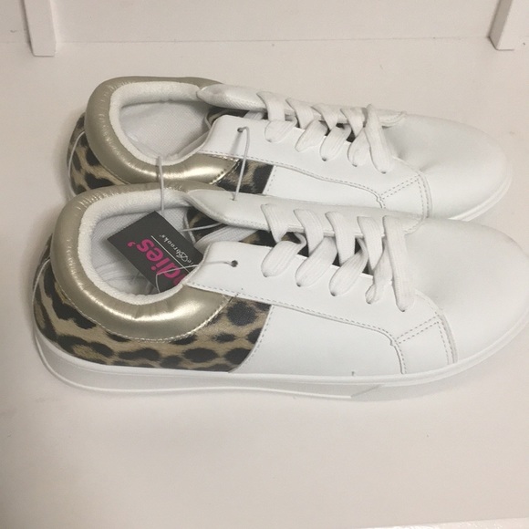 #29 Bobbie Brooks Cheetah Lace Up Shoes - Size 9 - Picture 3 of 4